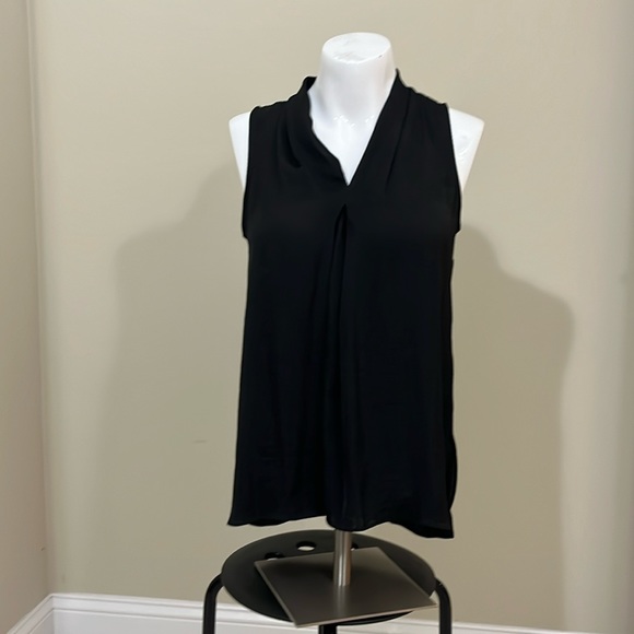 Vince Camuto Inverted Front Pleat Black Blouse - Picture 1 of 6